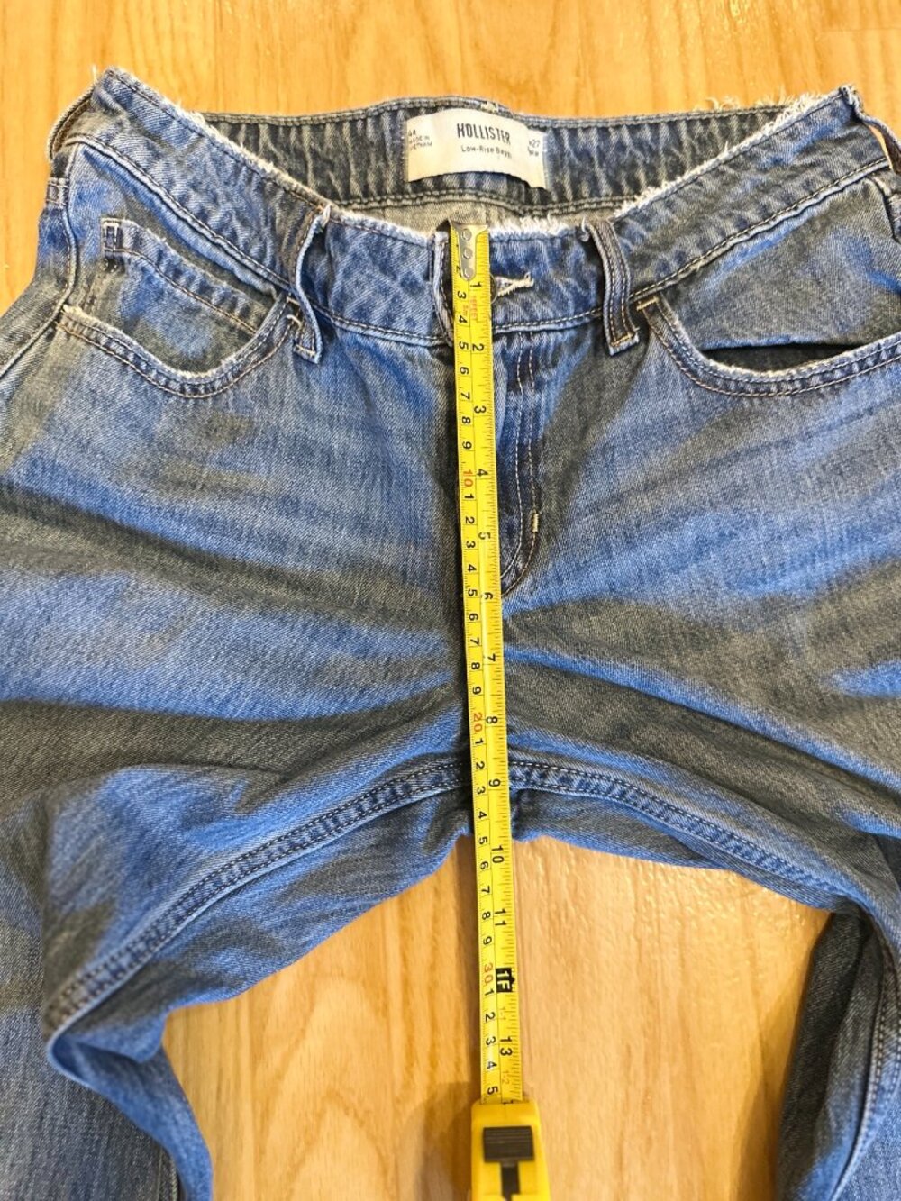 Hollister Low-Rise Baggy Jeans, size 27 Regular - Picture 7 of 9